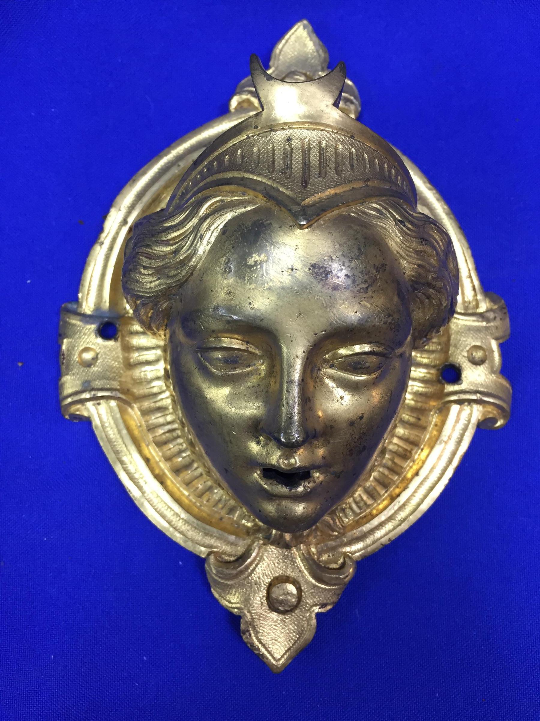 Накладка золоченная бронза в виде прелестной женской головки.